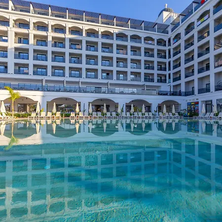 Moon Palace 5* Side